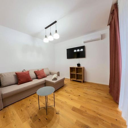 Citadela North 1Br Apartment W Security And Self Check In Bucarest Esterno foto