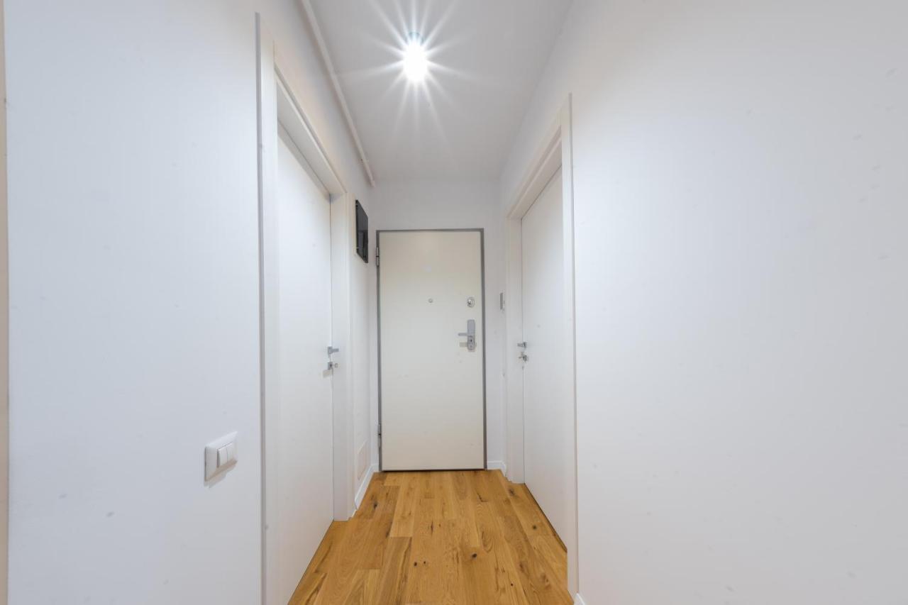Citadela North 1Br Apartment W Security And Self Check In Bucarest Esterno foto